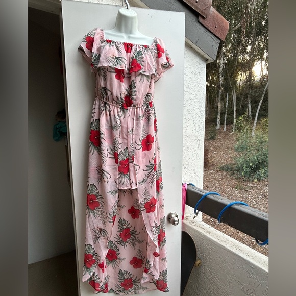 Dresses & Skirts - Guess floral maxi dress